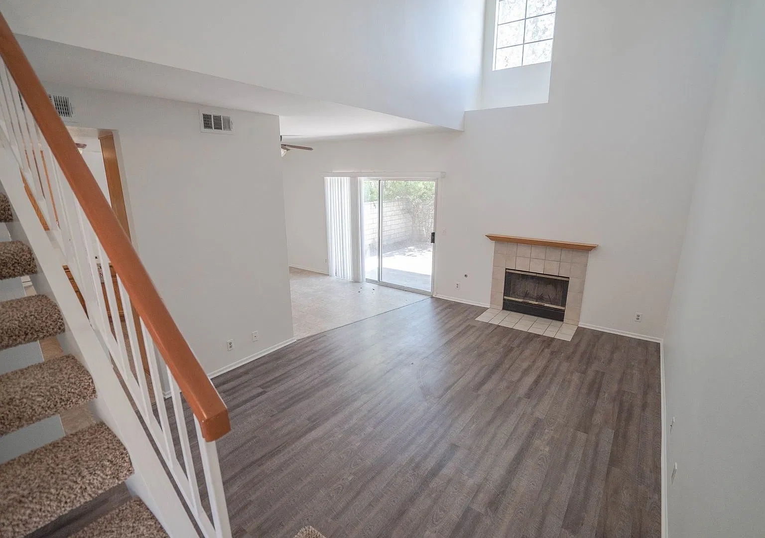 Coming Soon! Mountainview Courtyard Townhome For Rent In Saugus! — Photo 2