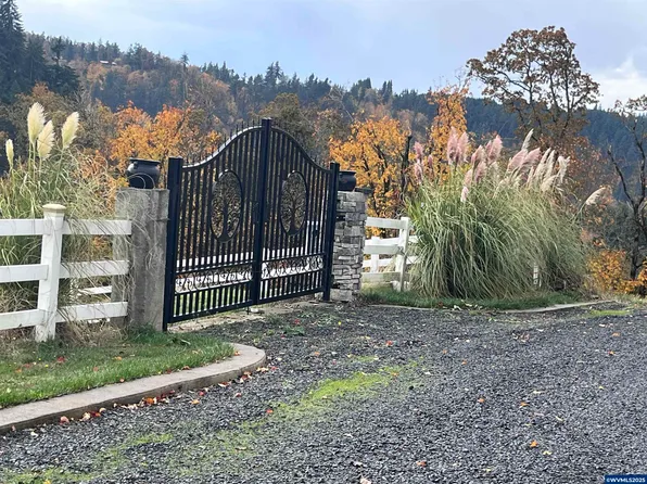 4555 Lobo Ln NE, Silverton, OR 97381