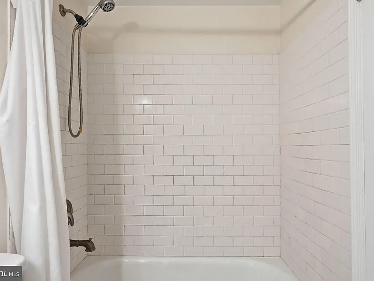 204 Livingston Ct — Photo 28