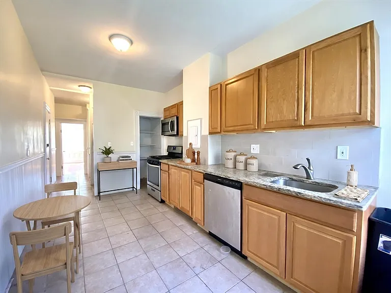 144 Coolidge St #2 — Photo 9
