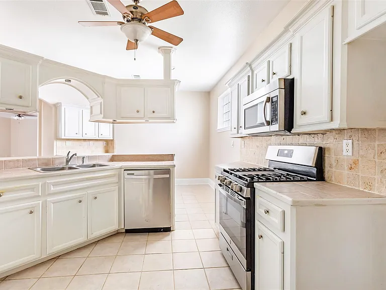 108 Harbour Town Cir — Photo 17