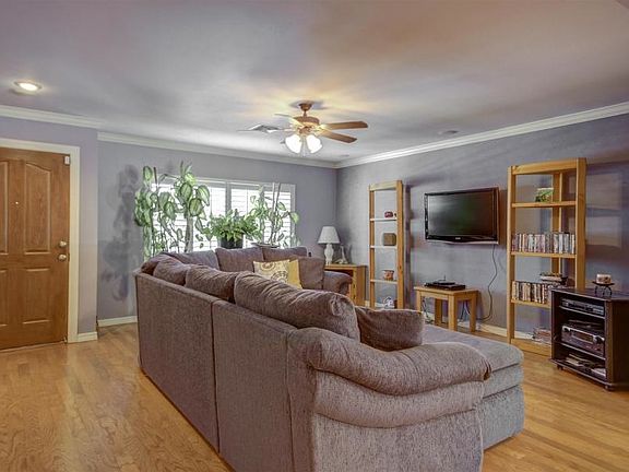 5th image of 2728 S Las Flores