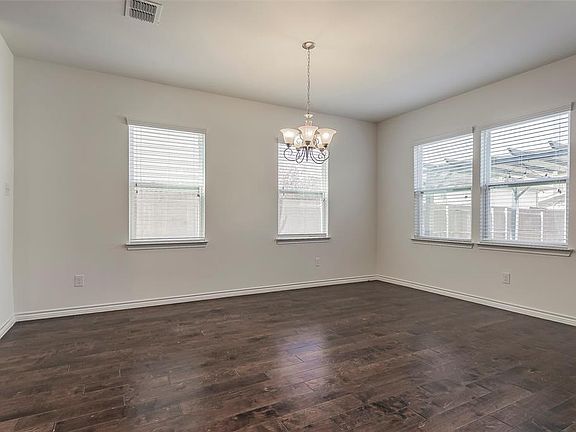 5th image of 3320 Hamilton Ave