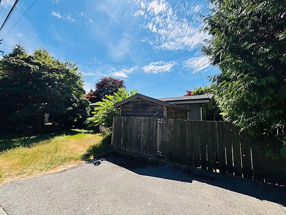 4th image of 498 Hickey Dr