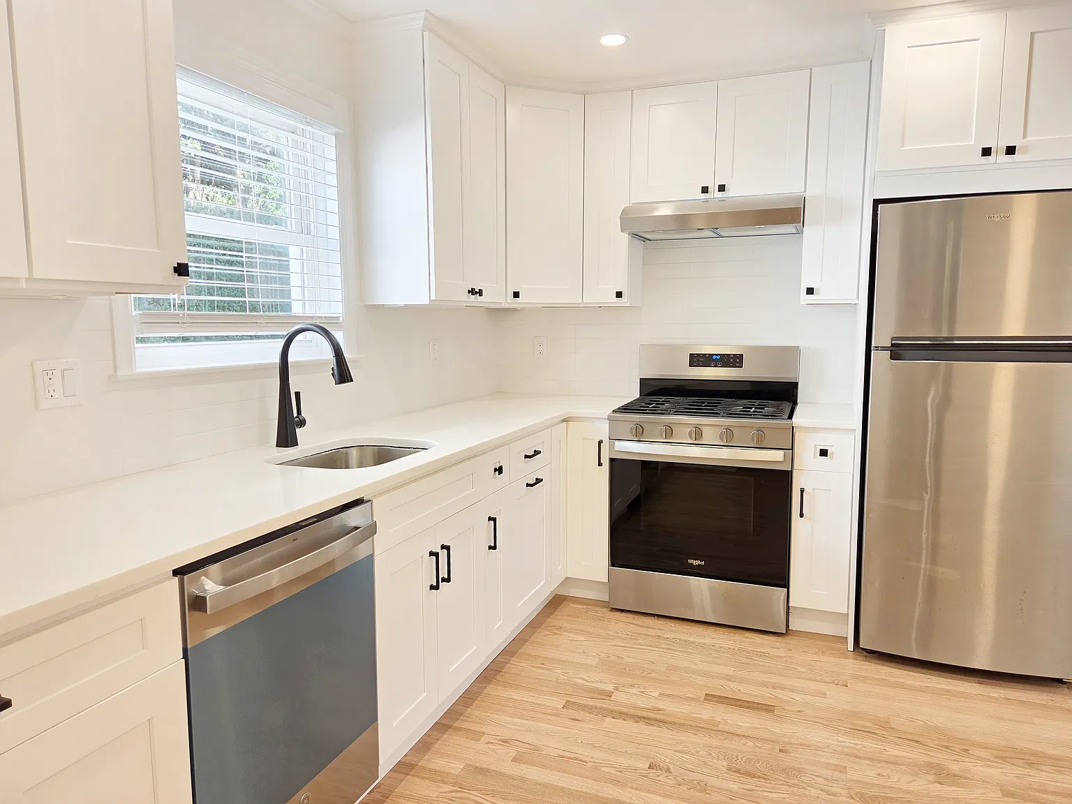 2 bed, 1000 sqft, $3,900 — Photo 4