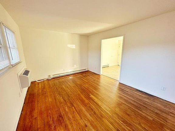 3rd image of 819 Dana Pl #G
