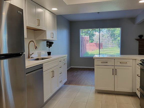 4th image of 9843 Genesee Ave