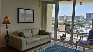 Airy and light living room 