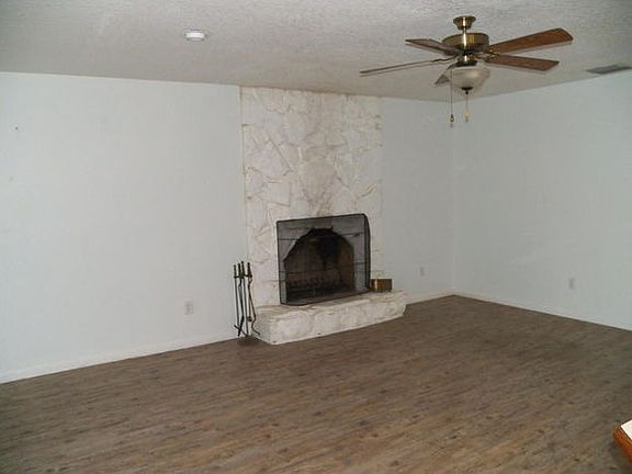 3rd image of 907 SE Belfast Ave
