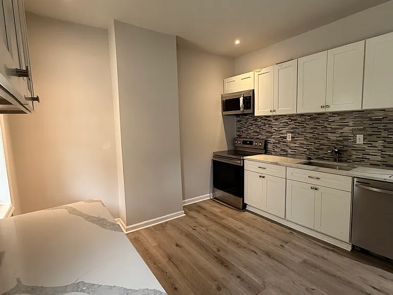 416 Franklin St — Photo 15