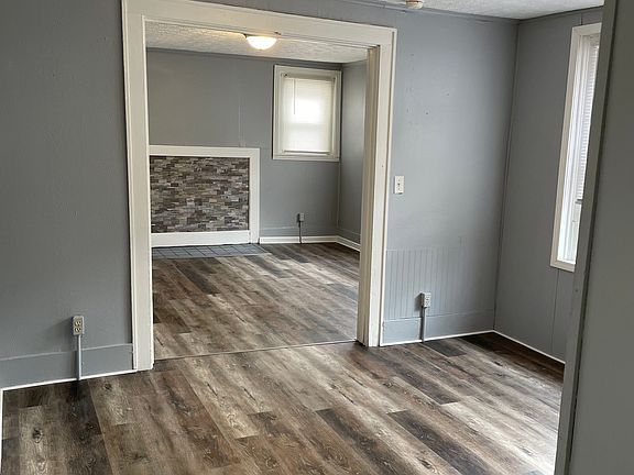 4th image of 830 W 5th St