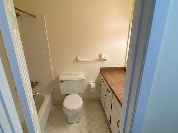 5th image of 2035 Curry Cir