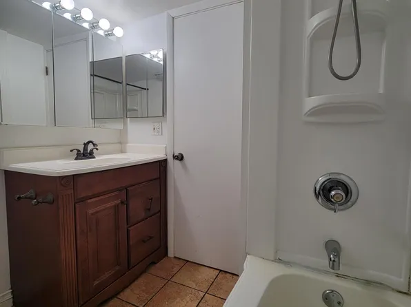 995 N Cass Lake Rd APT 128, Waterford MI
