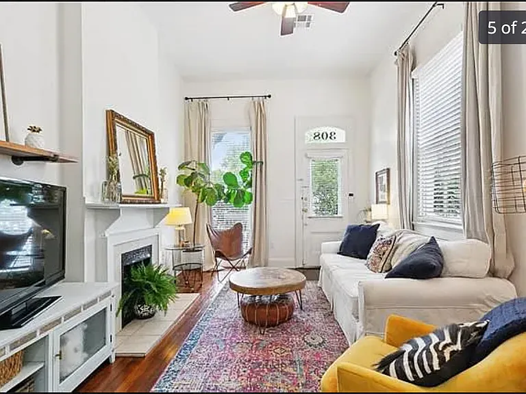 308 S Clark St — Photo 5