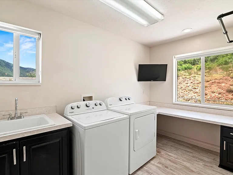 1676 S Mountain View Cir — Photo 9