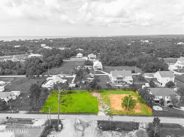 223 Sandy St, Waveland, MS 39576