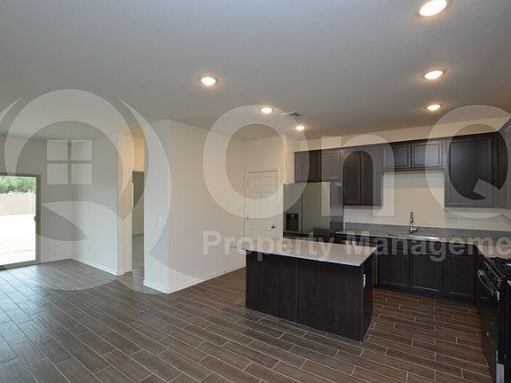 5th image of 3111 N Medallion Ct