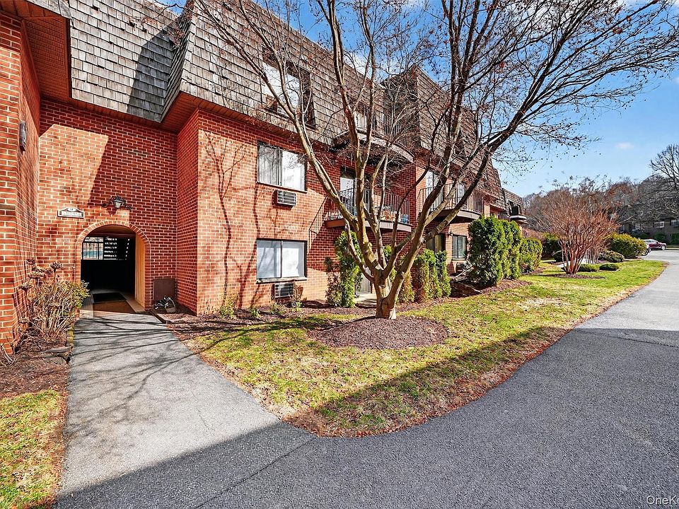 1st image of 9 Briarcliff Drive S #16