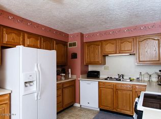 6119 Herron Ct, Louisville, KY 40229