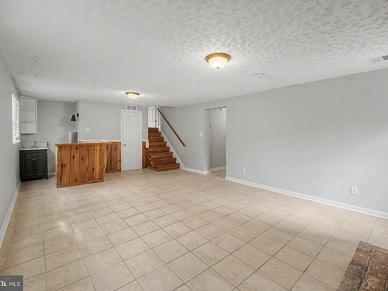 10708 Norman Ave — Photo 17