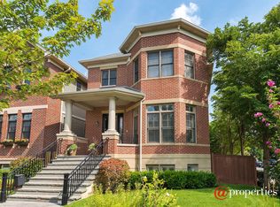 2500 W Patterson Ave, Chicago, IL 60618