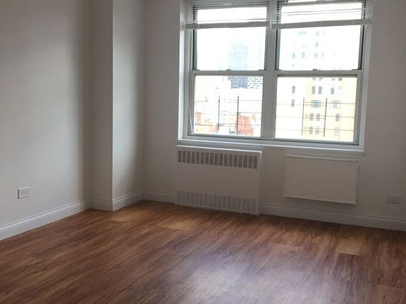 5th image of 747 10th Ave APT 17D