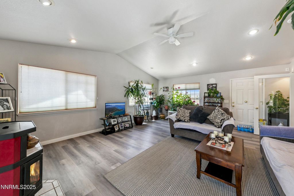 21 Fox Ln, Mason Valley, NV - More