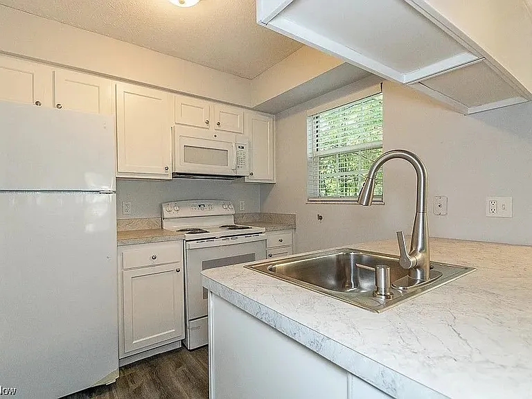 1909 Stoney Run Cir — Photo 14