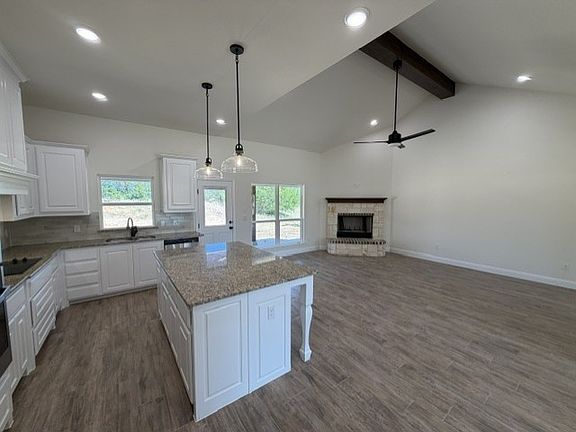 3rd image of 882 Eagles Way
