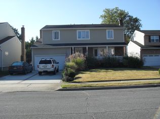 32 Frieda Ln, Wantagh, NY 11793