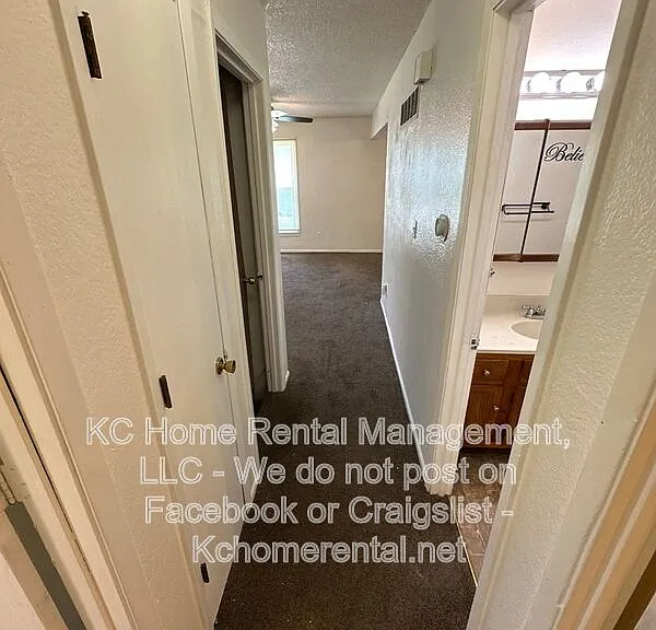 4028 E 123rd Ter #B — Photo 18