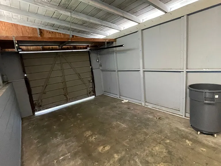 2832 Bay St — Photo 23