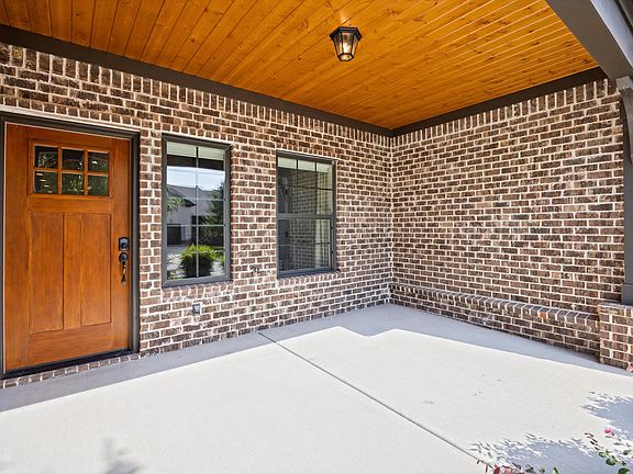 4th image of 787 Wood Grove Cir