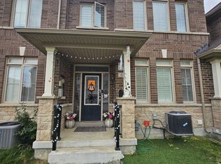 61 Yellowknife Rd, Brampton, ON L6R3X5