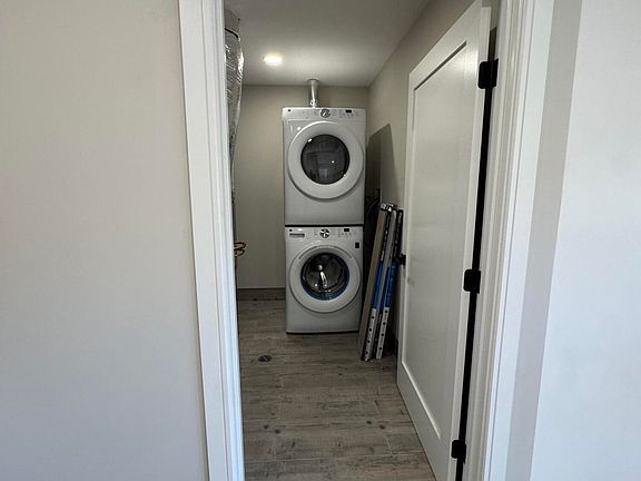 5th image of 1052 Main St #3