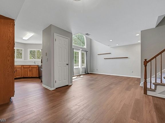 5th image of 31 Academy Court