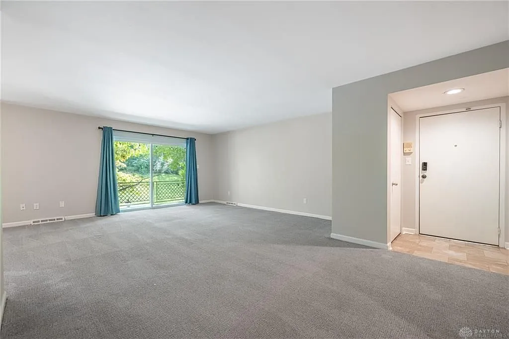 2 bed, 1.5 bath, 1320 sqft, $1,395 — Photo 2