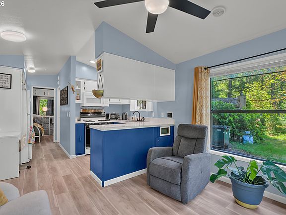 4th image of 55636 McKenzie River Dr Space 9