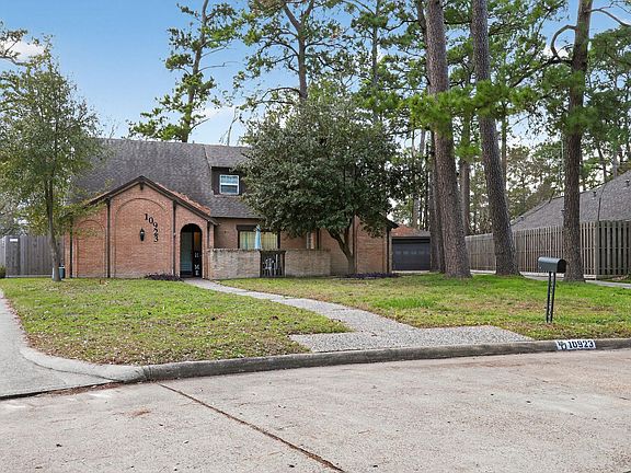 2nd image of 10923 Creektree Dr