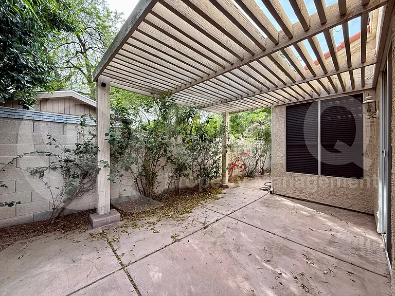 315 W Marconi Ave — Photo 25