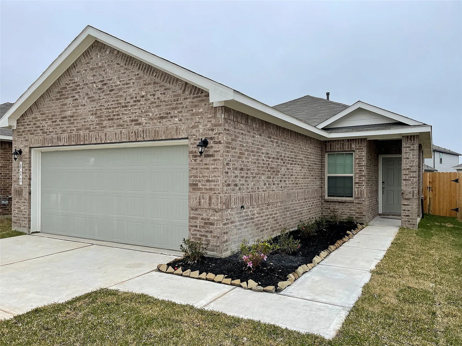 3 bed, 2.0 bath, 1251 sqft, $1,755 — Photo 2