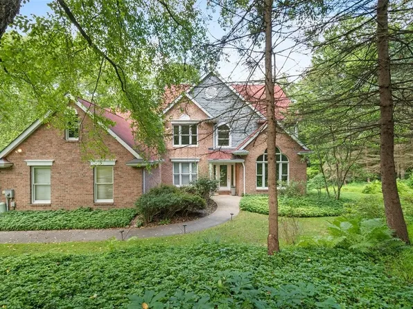 114 Park View Dr, Sewickley, PA 15143