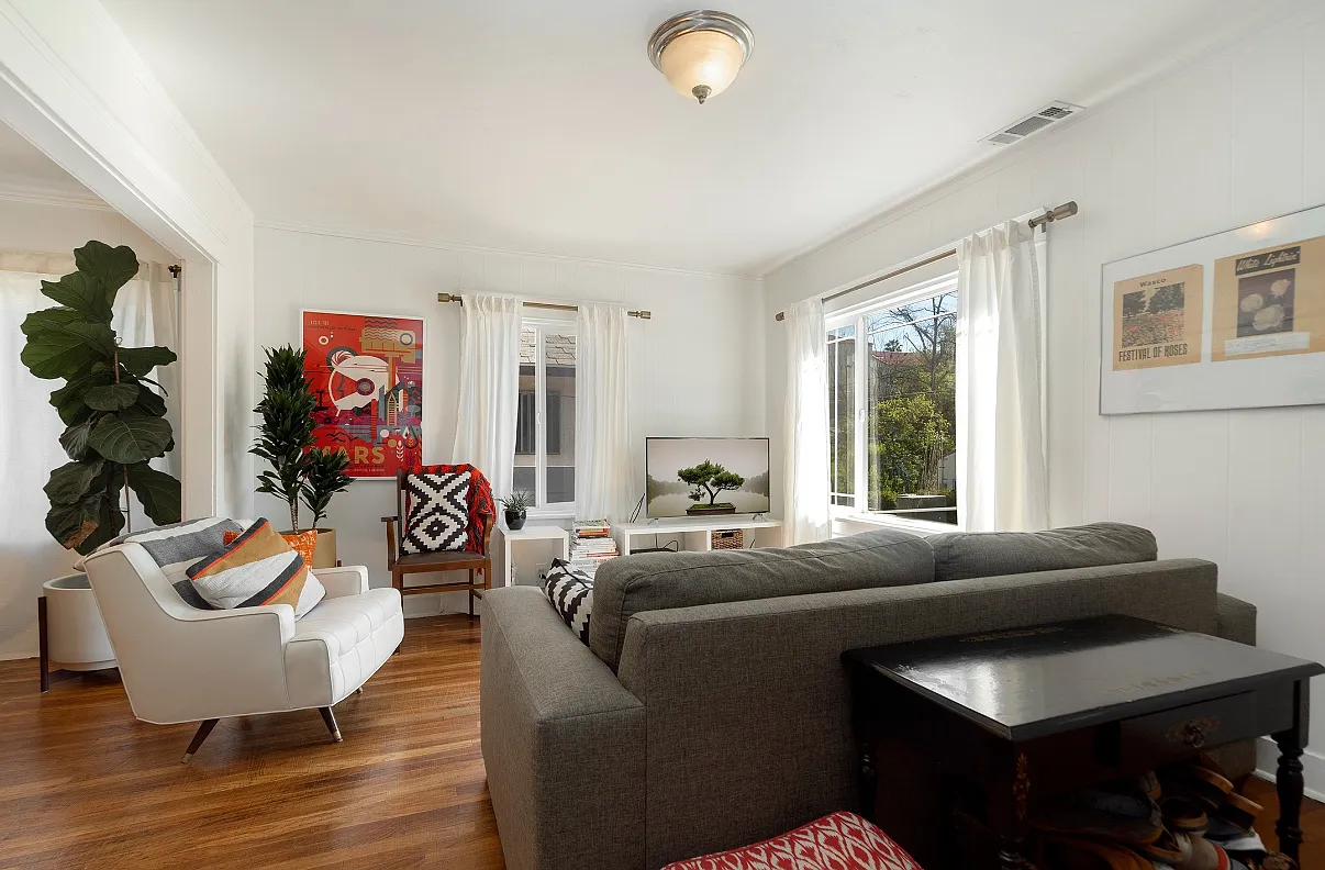 2 bed, 960 sqft, $5,491 — Photo 4