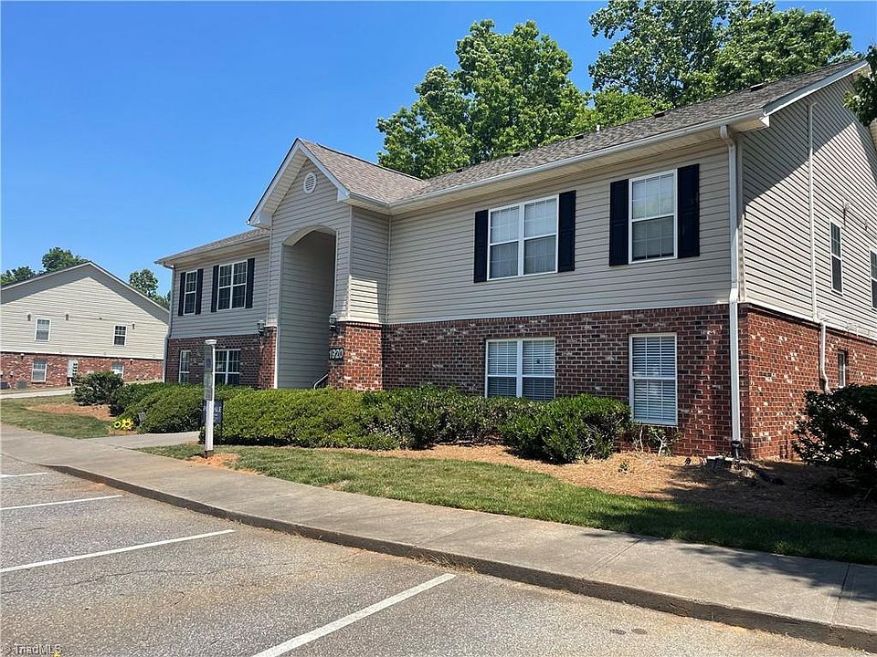 1st image of 1920 Crest Hollow Dr