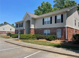 1920 Crest Hollow Dr, Winston Salem, NC 27127