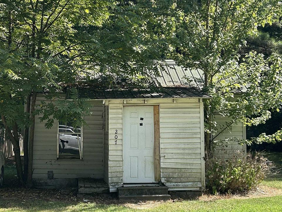 1st image of 207 Spruce St