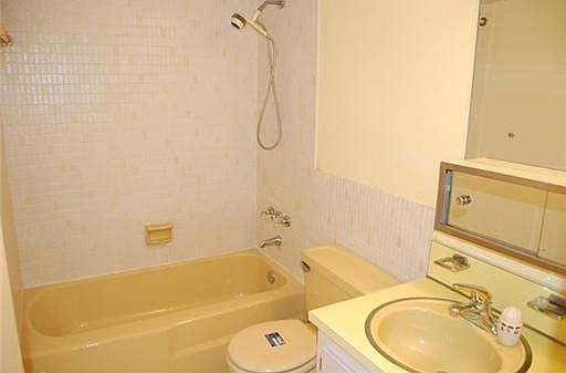4th image of 1101 NE 191st St #H202