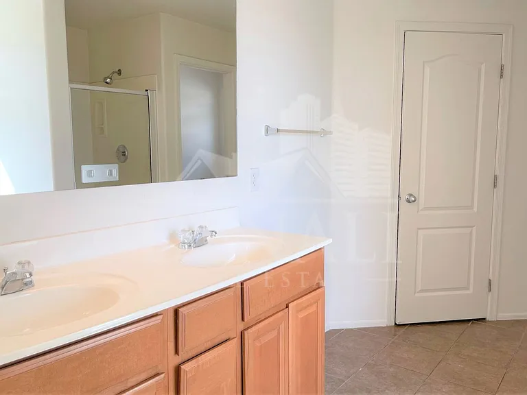 925 E Canyon Rock Rd — Photo 10
