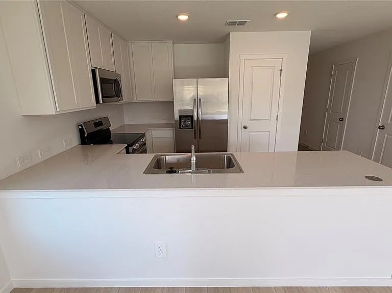 806 Lynx St — Photo 10