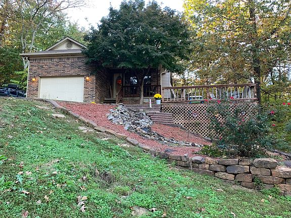 5th image of 35 Lakehill Dr